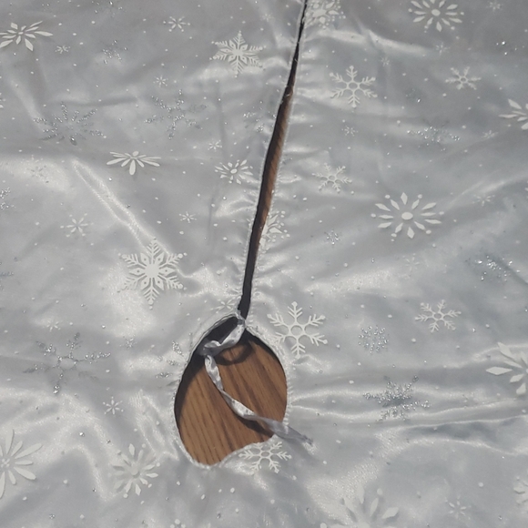 Martha stewart snowflake Christmas tree skirt - Picture 2 of 6